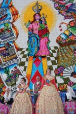 La vuelta oficial a las fallas y el nombramiento de falleras de honor centran los actos del día.
