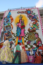 La vuelta oficial a las fallas y el nombramiento de falleras de honor centran los actos del día.