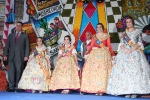La vuelta oficial a las fallas y el nombramiento de falleras de honor centran los actos del día.