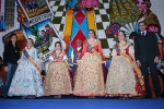 La vuelta oficial a las fallas y el nombramiento de falleras de honor centran los actos del día.
