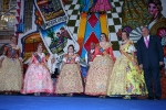 La vuelta oficial a las fallas y el nombramiento de falleras de honor centran los actos del día.