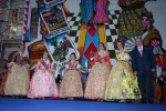 La vuelta oficial a las fallas y el nombramiento de falleras de honor centran los actos del día.