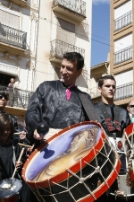 Josico da el toque de inicio de la Rompida de la Hora de L'Alcora