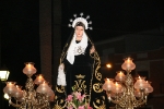 El silencio marca la procesión del Santo Entierro