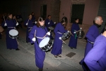 El silencio marca la procesión del Santo Entierro
