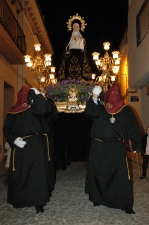 Emotiva procesión del Santo Entierro