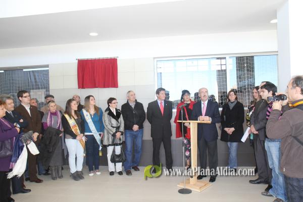 Cientos de personas junto a las autoridades inauguraron el nuevo pabellón polifuncional de 4 millones de euros.