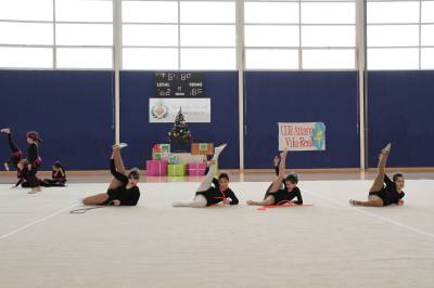 Las gimnastas del Aitana realizan una exhibicin