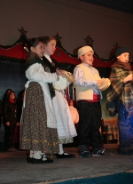 A pesar de la niebla, el \'Betlem de Costur\' acabó teniendo buena acogida entre vecinos i visitantes