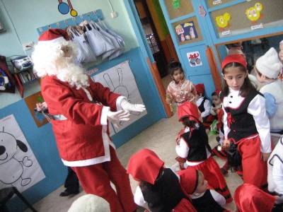 Papà Noel visitó la guardería La Balena
