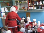 Papa Noel visito a los más pequeños de la guardería la infantil la Balena