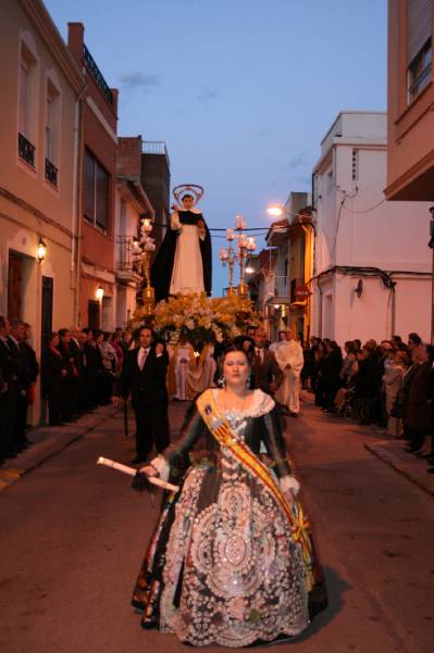 La Vall: La procesión en honor a San Vicent congregó a centenares de personas.