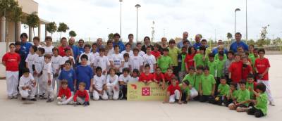 El IES Llombai acoge la V Trobada d?Escoles de Pilota Valenciana en la modalidad de Raspall