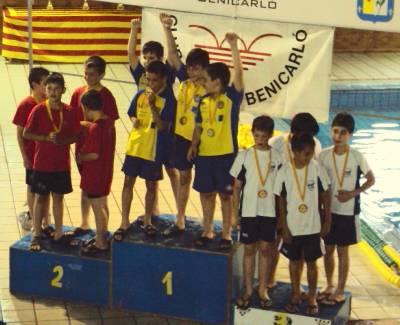 Los benjamines del Club Nataci Vila-real consiguen doce medallas en el Trofeo Ciutat de Benicarl