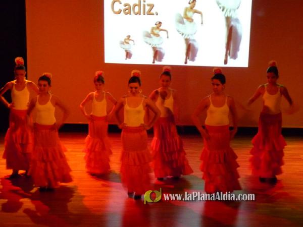 Excelente espectáculo Final de Curso de la Academia de danza y baile moderno On! dance