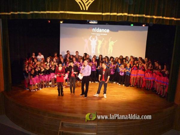 Excelente espectáculo Final de Curso de la Academia de danza y baile moderno On! dance