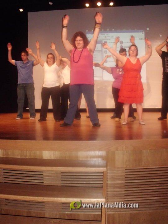 Excelente espectáculo Final de Curso de la Academia de danza y baile moderno On! dance