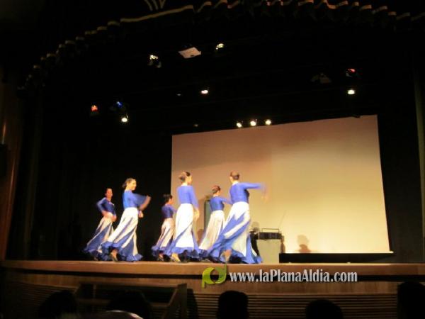 Excelente espectáculo Final de Curso de la Academia de danza y baile moderno On! dance