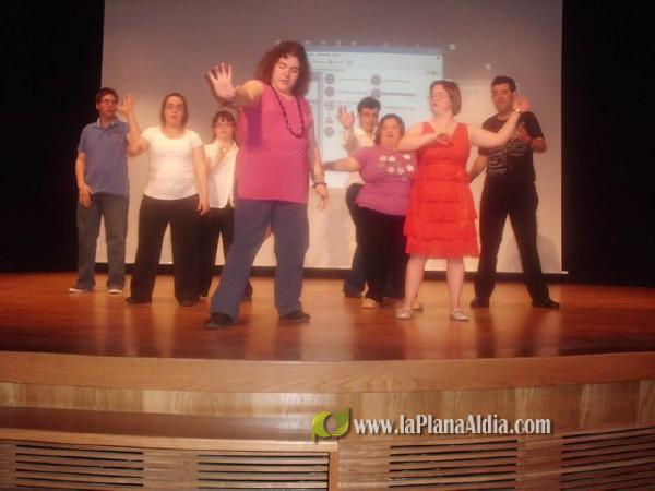 Excelente espectáculo Final de Curso de la Academia de danza y baile moderno On! dance