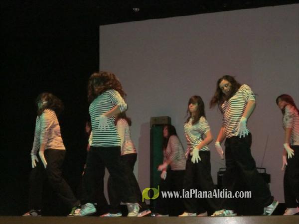 Excelente espectáculo Final de Curso de la Academia de danza y baile moderno On! dance