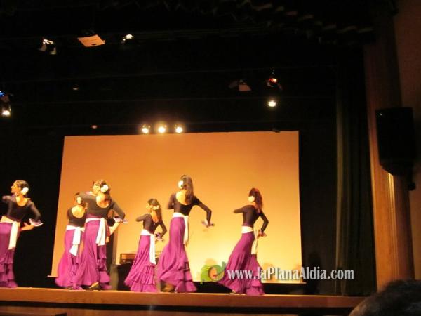 Excelente espectáculo Final de Curso de la Academia de danza y baile moderno On! dance