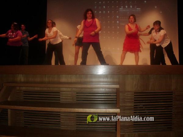 Excelente espectáculo Final de Curso de la Academia de danza y baile moderno On! dance