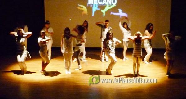 Excelente espectáculo Final de Curso de la Academia de danza y baile moderno On! dance