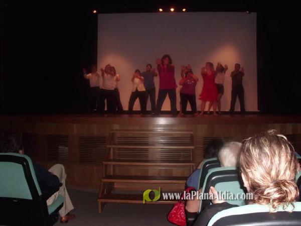 Excelente espectáculo Final de Curso de la Academia de danza y baile moderno On! dance