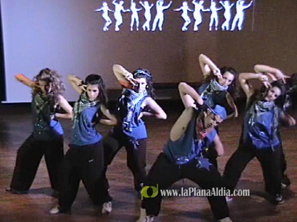 Excelente espectáculo Final de Curso de la Academia de danza y baile moderno On! dance