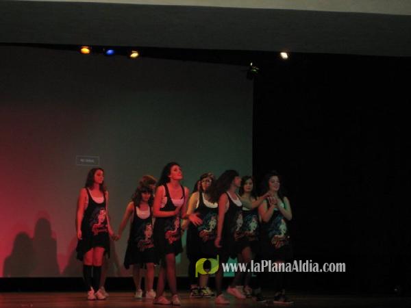 Excelente espectáculo Final de Curso de la Academia de danza y baile moderno On! dance