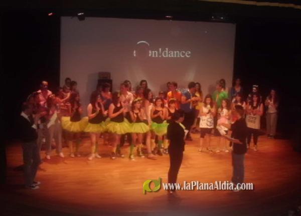 Excelente espectáculo Final de Curso de la Academia de danza y baile moderno On! dance