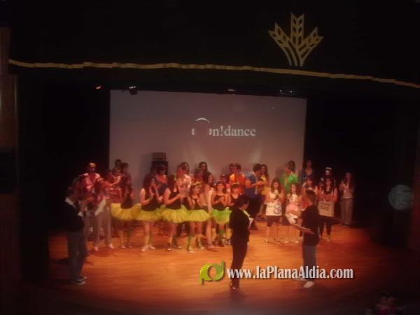 Excelente espectáculo Final de Curso de la Academia de danza y baile moderno On! dance