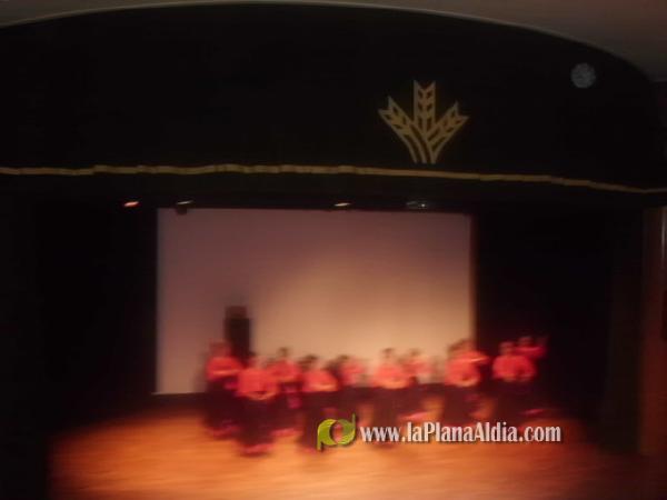 Excelente espectáculo Final de Curso de la Academia de danza y baile moderno On! dance