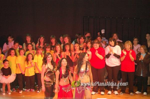 Excelente espectáculo Final de Curso de la Academia de danza y baile moderno On! dance