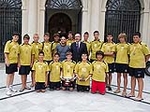 Luis Martnez recibe a los integrantes del Club Voleibol Mediterrneo