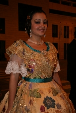  El desfile oficial de las falleras precede la exaltación del Teatre Payà.