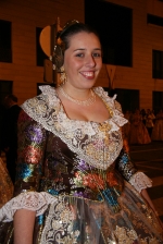  El desfile oficial de las falleras precede la exaltación del Teatre Payà.