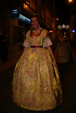  El desfile oficial de las falleras precede la exaltación del Teatre Payà.