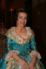  El desfile oficial de las falleras precede la exaltación del Teatre Payà.