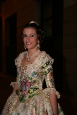  El desfile oficial de las falleras precede la exaltación del Teatre Payà.