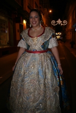  El desfile oficial de las falleras precede la exaltación del Teatre Payà.