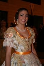  El desfile oficial de las falleras precede la exaltación del Teatre Payà.