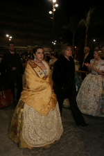  El desfile oficial de las falleras precede la exaltación del Teatre Payà.