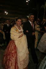  El desfile oficial de las falleras precede la exaltación del Teatre Payà.