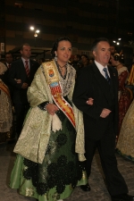  El desfile oficial de las falleras precede la exaltación del Teatre Payà.