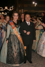  El desfile oficial de las falleras precede la exaltación del Teatre Payà.