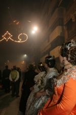  El desfile oficial de las falleras precede la exaltación del Teatre Payà.