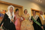  El desfile oficial de las falleras precede la exaltación del Teatre Payà.