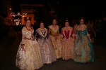  El desfile oficial de las falleras precede la exaltación del Teatre Payà.