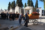Familiares, amigos y políticos despiden a Enrique Monsonís